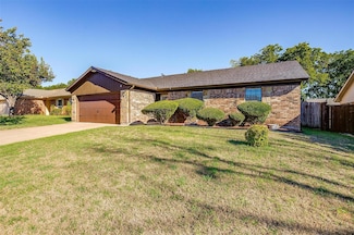 1300 Steinburg Ln, Fort Worth, TX 76134