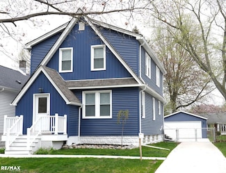 1374 Anita Ave, Grosse Pointe Woods, MI 48236