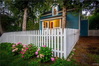 4596 Brickyard Falls Rd, Manlius, NY 13104