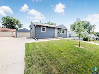 928 S Harrington Ave, Sioux Falls, SD 57103