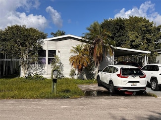 909 SW 131st Way, Davie, FL 33325