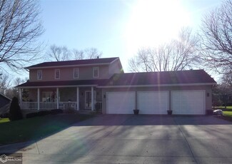 215 Applewood Dr, Carroll, IA 51401