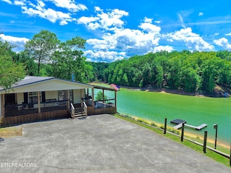 1059 Dean Cir, Dandridge, TN 37725