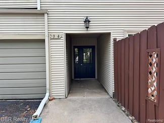 8337 Colony Dr Unit 4, Grosse Ile, MI 48138