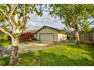 142 Quincetree Ct, Roseburg, OR 97471
