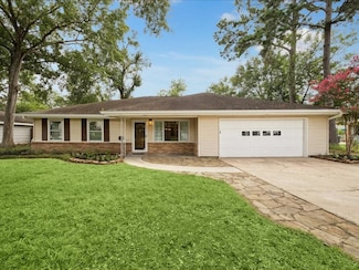 9327 Willowview Ln, Houston, TX 77080