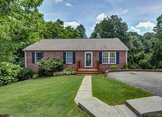 1017 Woodhaven Dr, Bedford, VA 24523