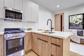 19144 Keswick St, Los Angeles, CA 91335