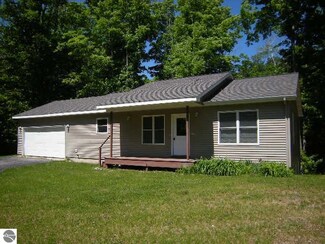 7430 River St, Benzonia, MI 49616