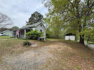 728 Davis St, Eden, NC 27288