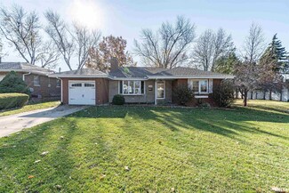 1216 W Stratford Dr, Peoria, IL 61614