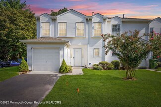 17 S Pointe Cir, Tinton Falls, NJ 07753
