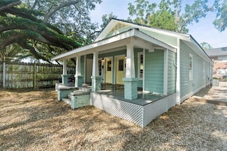 112 NW 9th St, Gainesville, FL 32601