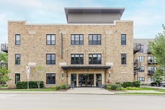 101 W Liberty St Unit 303, Barrington, IL 60010