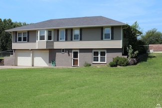 550 NW 58th St, Topeka, KS 66617