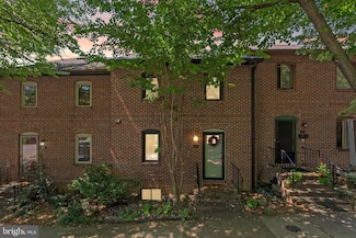 42 City Gate Ln, Annapolis, MD 21401