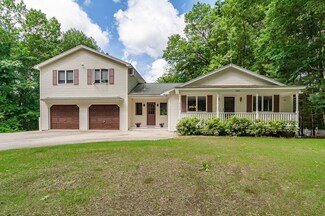 105 Lakeview Ave, Tyngsboro, MA 01879