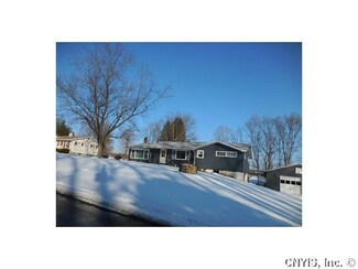 5576 Sunview Dr, Elbridge, NY 13060