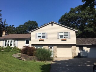 865 Stafford Rd, Tiverton, RI 02878
