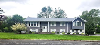 6 Hemlock Ln, Thiells, NY 10984