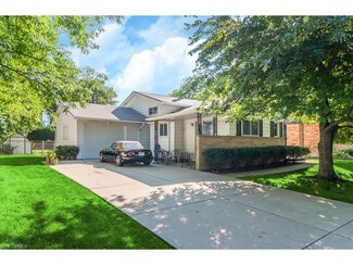 19215 Apelt Dr, Cleveland, OH 44135