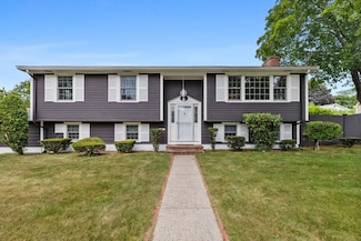 75 Trull Ln, Lowell, MA 01852