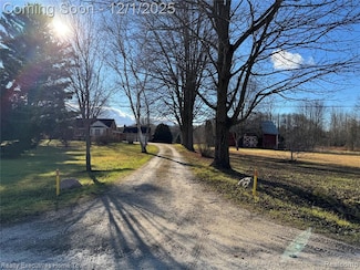 7305 Big Hand Rd, Saint Clair, MI 48079