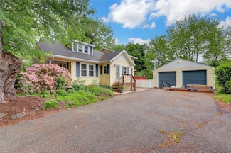 7 Larsen Ave, Smithtown, NY 11787