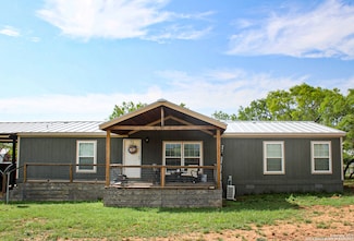 1271 Sandbranch Rd, Bigfoot, TX 78005