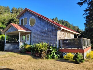 38 Greenhill Dr, Yachats, OR 97498
