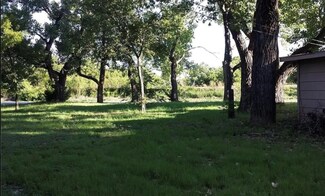 113 W Kyle St, Bangs, TX 76823
