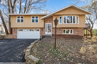 790 Carla Ln, Saint Paul, MN 55109