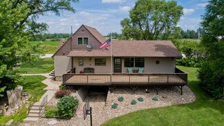 2610 58th St, Vinton, IA 52349