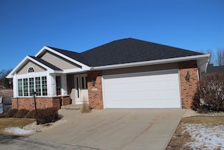 811 Charles Ct, Oregon, WI 53575