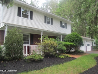 30 Pinehurst Dr, Clifton Park, NY 12065