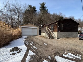 411 Days Run Rd, Creighton, PA 15030