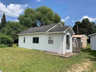 406 Donnelly St, Cadillac, MI 49601