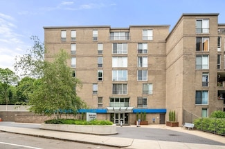 99 Pond Ave Unit 802, Brookline, MA 02445