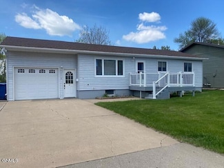 1119 Blackstone Ln, Beulah, ND 58523