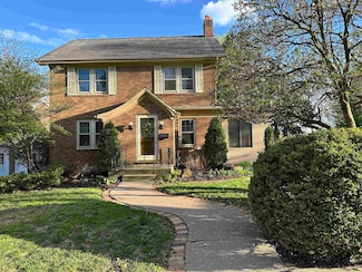 1718 Plymouth Ct, Dubuque, IA 52003