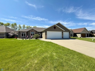 3823 43rd Ave S, Moorhead, MN 56560