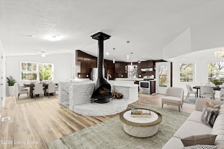 8609 Codington Ct, Louisville, KY 40299