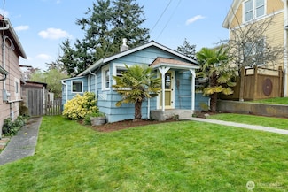 416 4th St, Anacortes, WA 98221