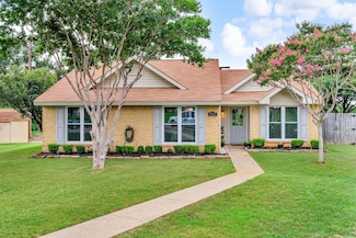 1737 Live Oak Ct, Lewisville, TX 75067