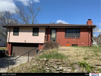 6332 Whitmore St, Omaha, NE 68152