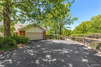 959 N Spoede Rd, Saint Louis, MO 63146