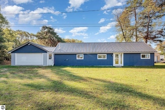 7256 E Howard City Edmore Rd, Vestaburg, MI 48891