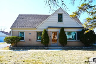2838 Eisenhower Dr, Des Plaines, IL 60018