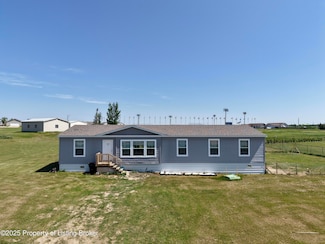 621 2nd Ave NW, Belfield, ND 58622
