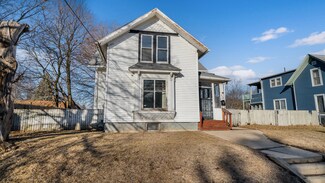 923 Morgan St, Rockford, IL 61102